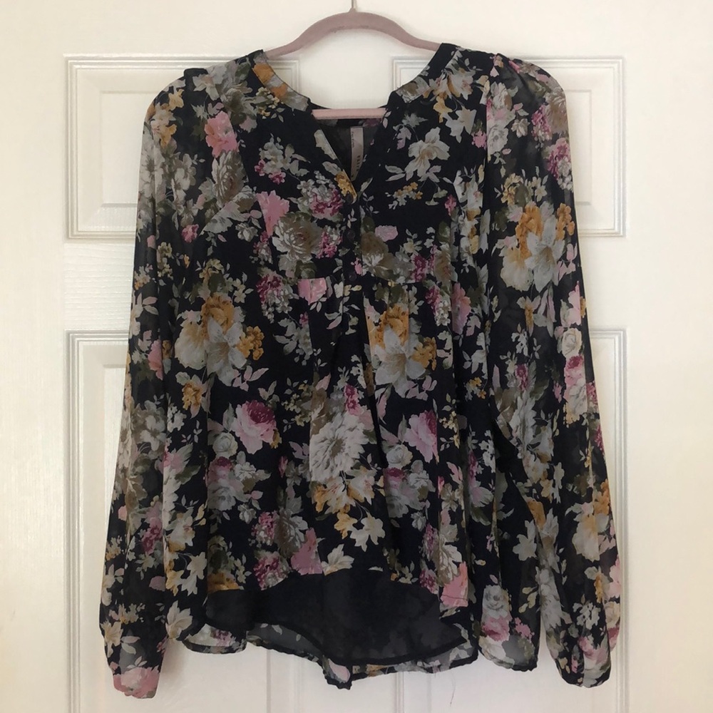 Flowy lightweight floral top, medium